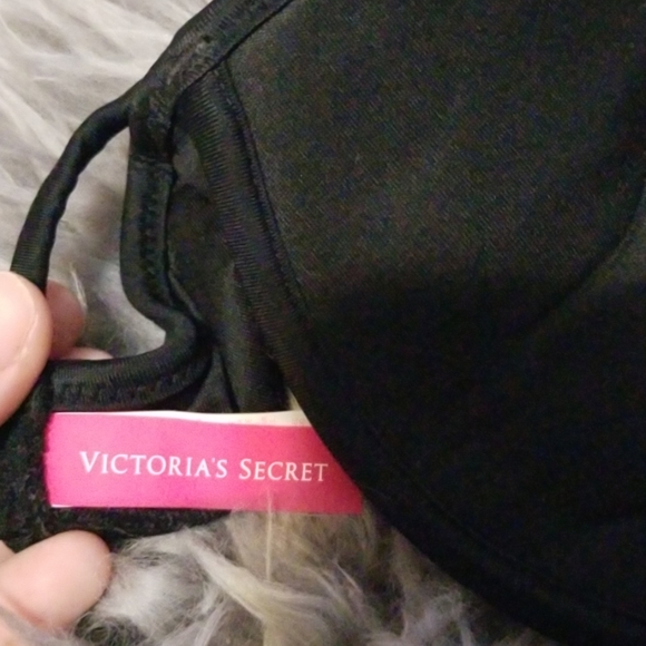 3/22!!! Victoria's Secret - Picture 3 of 4